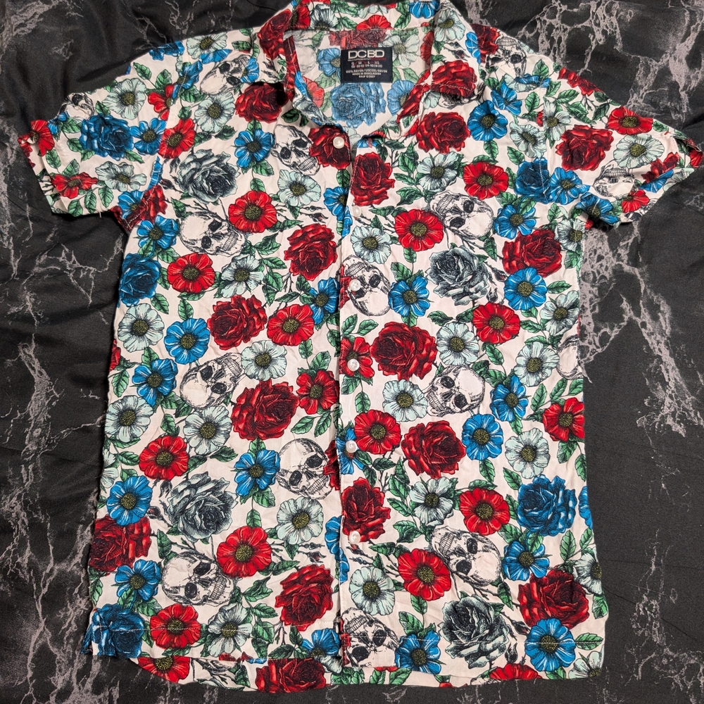 Men’s Floral & Skull Short-Sleeve Button-Up Shirt — Red/Blue/Green on White